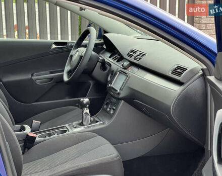 Синій Фольксваген Пассат, об'ємом двигуна 1.6 л та пробігом 252 тис. км за 5600 $, фото 17 на Automoto.ua