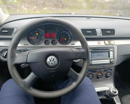 Синий Фольксваген Пассат, объемом двигателя 1.9 л и пробегом 328 тыс. км за 2700 $, фото 6 на Automoto.ua