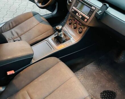 Синий Фольксваген Пассат, объемом двигателя 2 л и пробегом 200 тыс. км за 1900 $, фото 6 на Automoto.ua