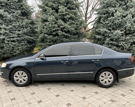 Синий Фольксваген Пассат, объемом двигателя 2 л и пробегом 300 тыс. км за 5700 $, фото 1 на Automoto.ua