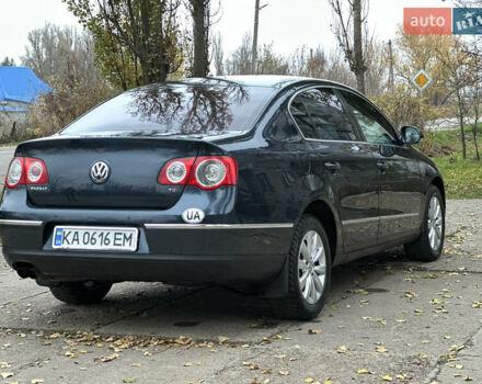 Синий Фольксваген Пассат, объемом двигателя 1.8 л и пробегом 208 тыс. км за 5900 $, фото 2 на Automoto.ua