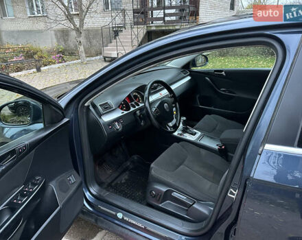 Синий Фольксваген Пассат, объемом двигателя 1.8 л и пробегом 208 тыс. км за 5900 $, фото 12 на Automoto.ua