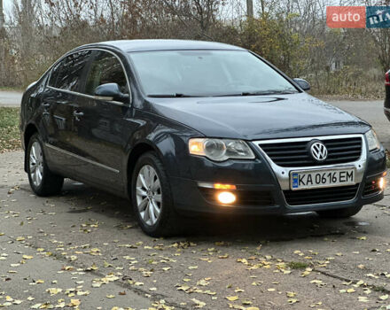 Синий Фольксваген Пассат, объемом двигателя 1.8 л и пробегом 208 тыс. км за 5900 $, фото 1 на Automoto.ua