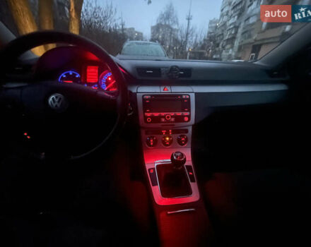 Синій Фольксваген Пассат, об'ємом двигуна 2 л та пробігом 370 тис. км за 7000 $, фото 5 на Automoto.ua
