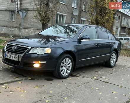 Синий Фольксваген Пассат, объемом двигателя 1.8 л и пробегом 208 тыс. км за 5900 $, фото 4 на Automoto.ua