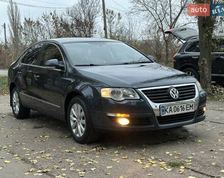 Синий Фольксваген Пассат, объемом двигателя 1.8 л и пробегом 208 тыс. км за 5900 $, фото 5 на Automoto.ua