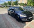 Синий Фольксваген Пассат, объемом двигателя 2.5 л и пробегом 300 тыс. км за 8000 $, фото 1 на Automoto.ua