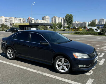 Синий Фольксваген Пассат, объемом двигателя 2.5 л и пробегом 200 тыс. км за 10000 $, фото 3 на Automoto.ua