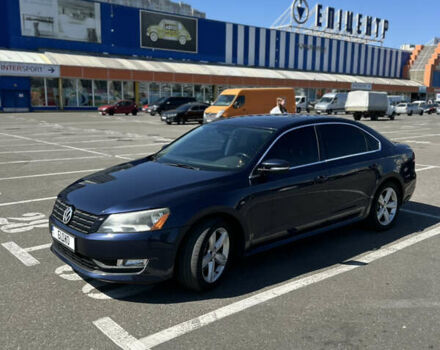 Синий Фольксваген Пассат, объемом двигателя 2.5 л и пробегом 200 тыс. км за 10000 $, фото 1 на Automoto.ua