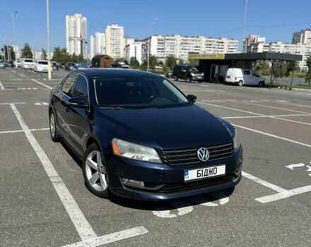 Синий Фольксваген Пассат, объемом двигателя 2.5 л и пробегом 200 тыс. км за 10000 $, фото 2 на Automoto.ua