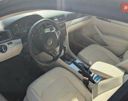 Синий Фольксваген Пассат, объемом двигателя 2.5 л и пробегом 258 тыс. км за 10000 $, фото 6 на Automoto.ua