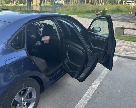 Синий Фольксваген Пассат, объемом двигателя 1.8 л и пробегом 236 тыс. км за 10000 $, фото 6 на Automoto.ua