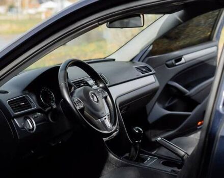 Синий Фольксваген Пассат, объемом двигателя 2.5 л и пробегом 170 тыс. км за 10700 $, фото 23 на Automoto.ua