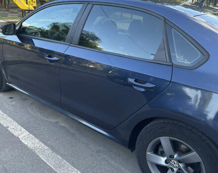 Синий Фольксваген Пассат, объемом двигателя 1.8 л и пробегом 236 тыс. км за 10000 $, фото 4 на Automoto.ua