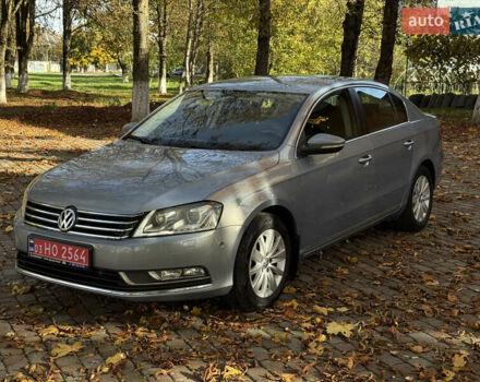 Синий Фольксваген Пассат, объемом двигателя 1.6 л и пробегом 266 тыс. км за 11000 $, фото 4 на Automoto.ua