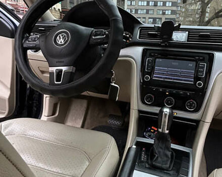 Синий Фольксваген Пассат, объемом двигателя 2.5 л и пробегом 327 тыс. км за 8900 $, фото 1 на Automoto.ua