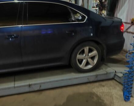 Синій Фольксваген Пассат, об'ємом двигуна 2.5 л та пробігом 265 тис. км за 7000 $, фото 4 на Automoto.ua