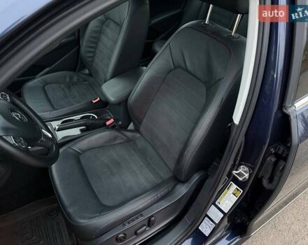 Синій Фольксваген Пассат, об'ємом двигуна 2 л та пробігом 172 тис. км за 12900 $, фото 19 на Automoto.ua