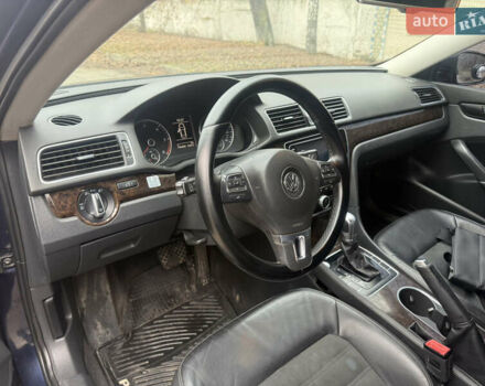 Синій Фольксваген Пассат, об'ємом двигуна 2 л та пробігом 195 тис. км за 12000 $, фото 9 на Automoto.ua