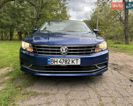 Синий Фольксваген Пассат, объемом двигателя 1.8 л и пробегом 112 тыс. км за 12400 $, фото 1 на Automoto.ua