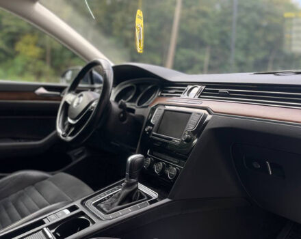 Синий Фольксваген Пассат, объемом двигателя 1.8 л и пробегом 237 тыс. км за 15600 $, фото 11 на Automoto.ua