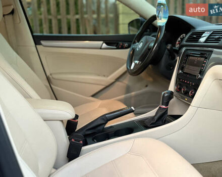 Синій Фольксваген Пассат, об'ємом двигуна 1.8 л та пробігом 215 тис. км за 9700 $, фото 8 на Automoto.ua