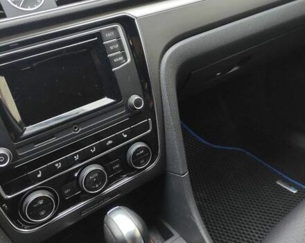 Синий Фольксваген Пассат, объемом двигателя 1.8 л и пробегом 157 тыс. км за 12999 $, фото 6 на Automoto.ua