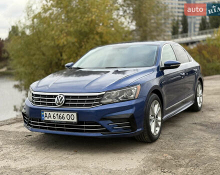 Синий Фольксваген Пассат, объемом двигателя 1.8 л и пробегом 180 тыс. км за 11500 $, фото 1 на Automoto.ua