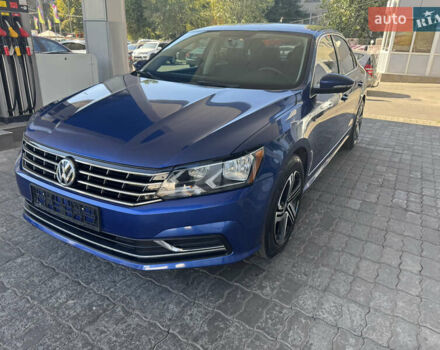 Синий Фольксваген Пассат, объемом двигателя 1.8 л и пробегом 110 тыс. км за 12800 $, фото 1 на Automoto.ua