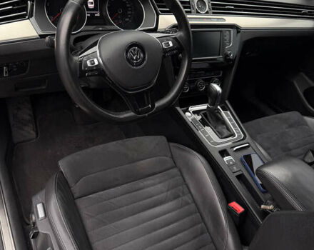 Синій Фольксваген Пассат, об'ємом двигуна 1.4 л та пробігом 257 тис. км за 15000 $, фото 7 на Automoto.ua