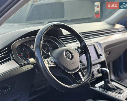 Синій Фольксваген Пассат, об'ємом двигуна 2 л та пробігом 262 тис. км за 16999 $, фото 15 на Automoto.ua