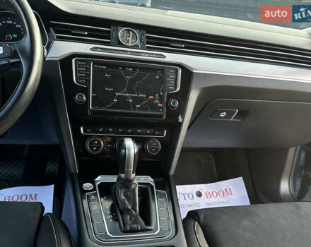 Синій Фольксваген Пассат, об'ємом двигуна 2 л та пробігом 262 тис. км за 16999 $, фото 22 на Automoto.ua