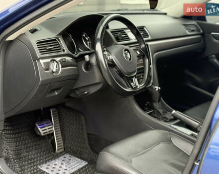 Синій Фольксваген Пассат, об'ємом двигуна 1.8 л та пробігом 179 тис. км за 12999 $, фото 29 на Automoto.ua