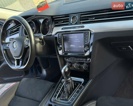 Синій Фольксваген Пассат, об'ємом двигуна 2 л та пробігом 262 тис. км за 16999 $, фото 21 на Automoto.ua