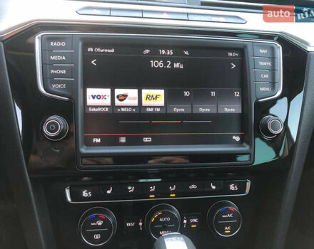 Синій Фольксваген Пассат, об'ємом двигуна 2 л та пробігом 263 тис. км за 16200 $, фото 24 на Automoto.ua