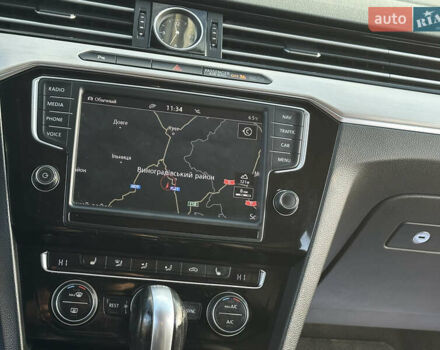 Синій Фольксваген Пассат, об'ємом двигуна 2 л та пробігом 262 тис. км за 16999 $, фото 23 на Automoto.ua