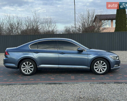 Синій Фольксваген Пассат, об'ємом двигуна 2 л та пробігом 262 тис. км за 16999 $, фото 4 на Automoto.ua