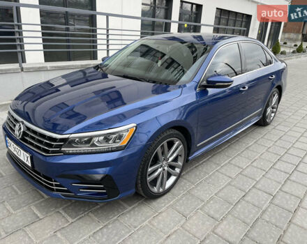 Синий Фольксваген Пассат, объемом двигателя 1.8 л и пробегом 219 тыс. км за 12900 $, фото 4 на Automoto.ua