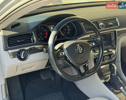 Синій Фольксваген Пассат, об'ємом двигуна 1.8 л та пробігом 93 тис. км за 13950 $, фото 23 на Automoto.ua