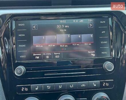 Фольксваген Пассат 2021 в Львове на Automoto.ua Синий Фольксваген Пассат, объемом двигателя 1.98 л и пробегом 37 тыс. км за 25000 $, фото 25 на Automoto.ua