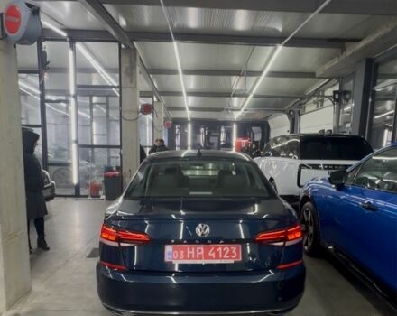 Синий Фольксваген Пассат, объемом двигателя 2 л и пробегом 140 тыс. км за 18100 $, фото 1 на Automoto.ua