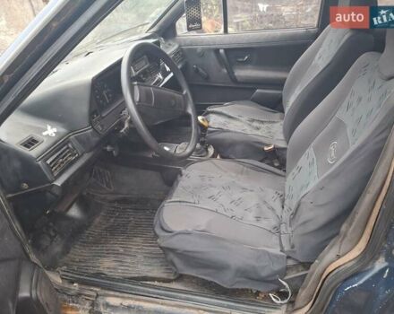 Синій Фольксваген Пассат, об'ємом двигуна 1.6 л та пробігом 160 тис. км за 800 $, фото 5 на Automoto.ua