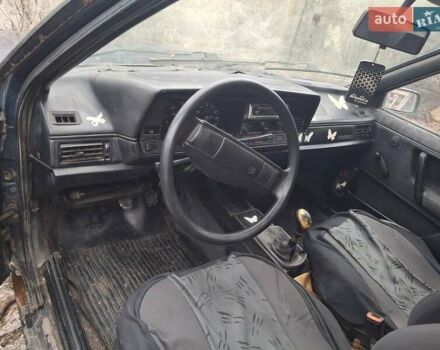 Синій Фольксваген Пассат, об'ємом двигуна 1.6 л та пробігом 160 тис. км за 800 $, фото 4 на Automoto.ua