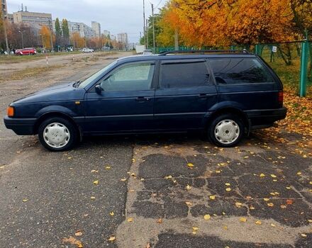 Синий Фольксваген Пассат, объемом двигателя 1.8 л и пробегом 300 тыс. км за 1150 $, фото 6 на Automoto.ua