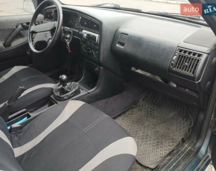 Синий Фольксваген Пассат, объемом двигателя 1.8 л и пробегом 350 тыс. км за 3500 $, фото 12 на Automoto.ua