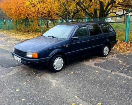 Синий Фольксваген Пассат, объемом двигателя 1.8 л и пробегом 300 тыс. км за 1150 $, фото 1 на Automoto.ua