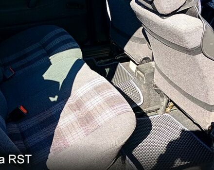 Синий Фольксваген Пассат, объемом двигателя 1.6 л и пробегом 340 тыс. км за 2200 $, фото 7 на Automoto.ua