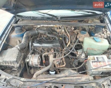 Синий Фольксваген Пассат, объемом двигателя 1.78 л и пробегом 240 тыс. км за 1250 $, фото 9 на Automoto.ua