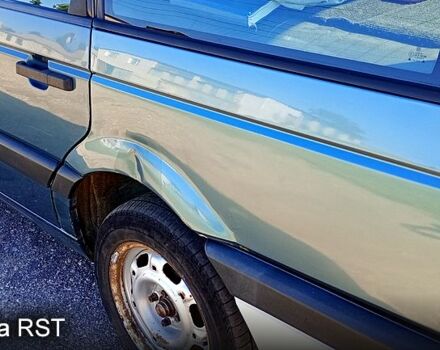 Синий Фольксваген Пассат, объемом двигателя 1.6 л и пробегом 340 тыс. км за 2200 $, фото 6 на Automoto.ua