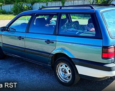 Синий Фольксваген Пассат, объемом двигателя 1.6 л и пробегом 340 тыс. км за 2200 $, фото 1 на Automoto.ua